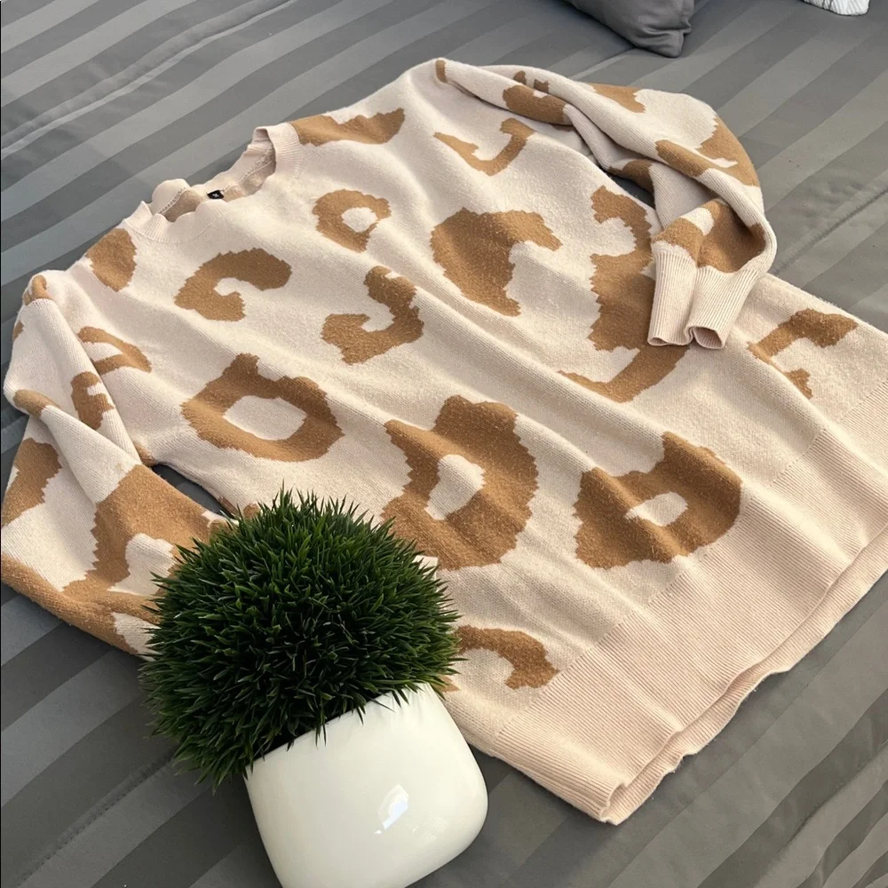 Oversized Sweater Animal Print Beige and Brown Leopard Patterned